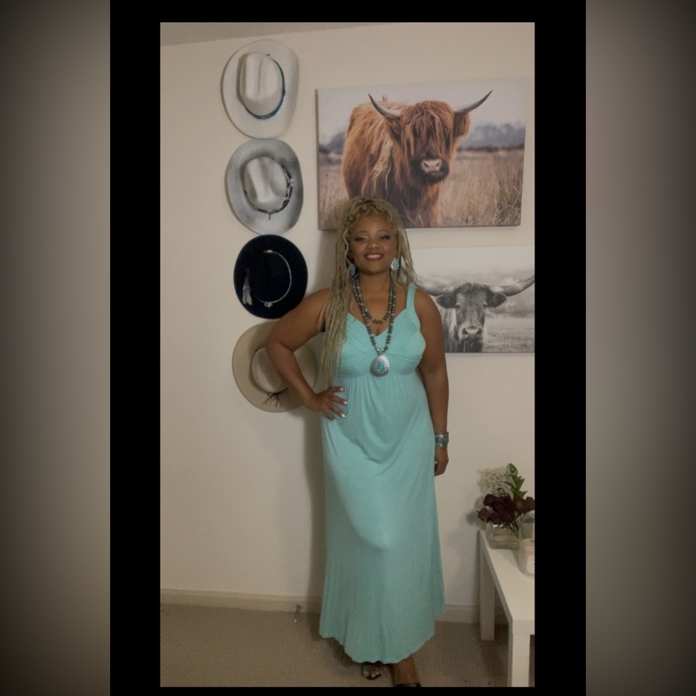 Elegant Aqua Sleeveless Dress - Picture 7 of 10